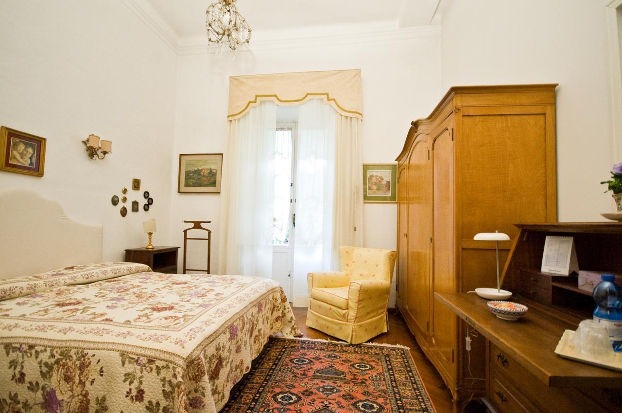 Double or Twin Room Private External Bathroom